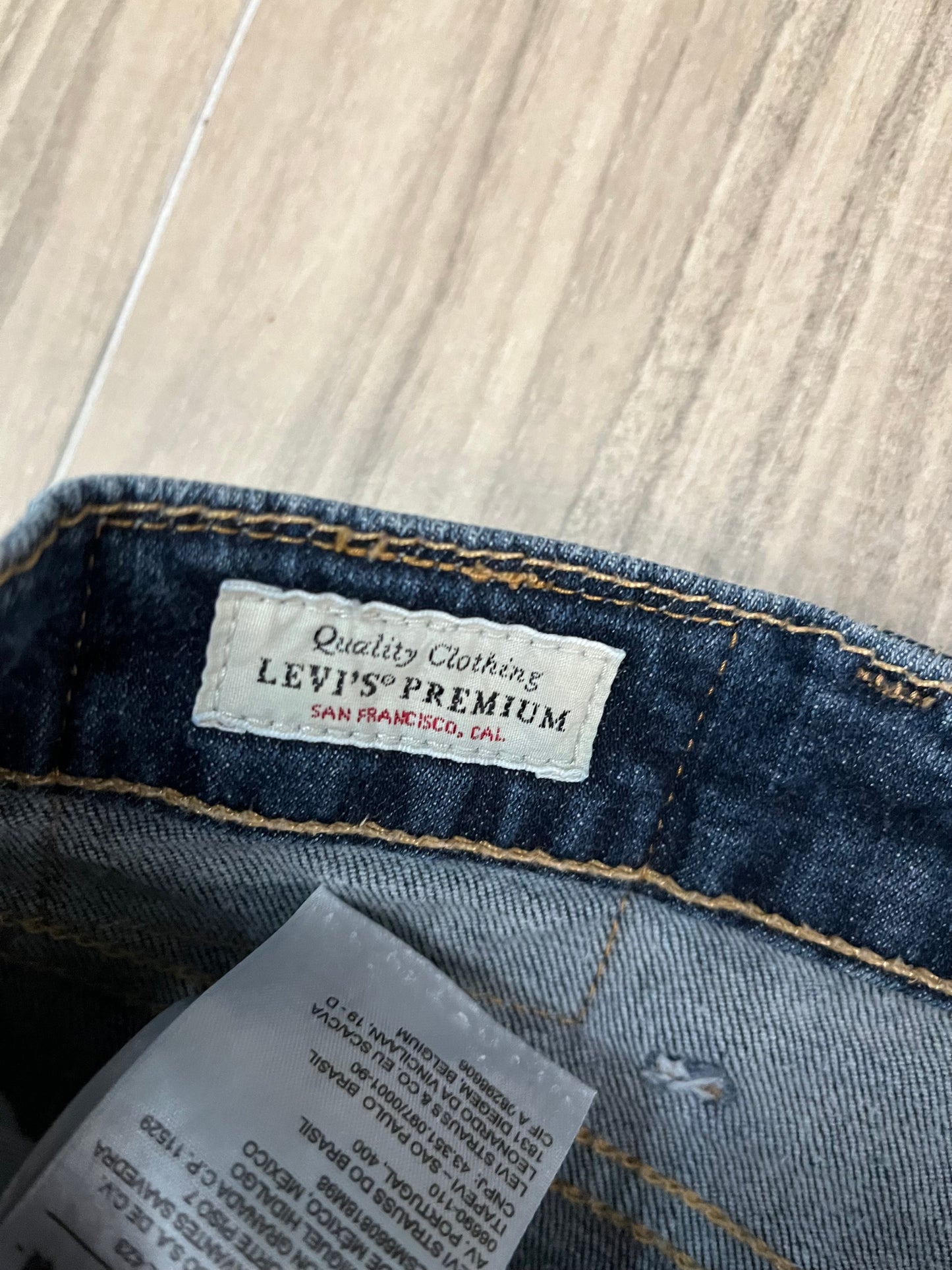 Levi’s 502 Jeans